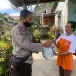 Polres Rejang Lebong Bagikan 100 Paket Sembako Kepada Buruh dan Petani