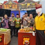 Gubernur saat mengunjungi Booth Polda Bengkulu