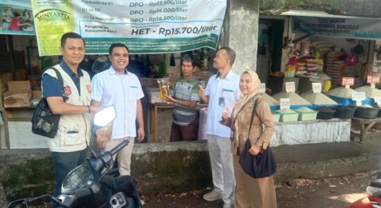 Tim Satgas Pangan Polda Bengkulu, Bulog dan Disperindag Lakukan Pengawasan Ketersediaan MinyakKita di Pasar Panorama