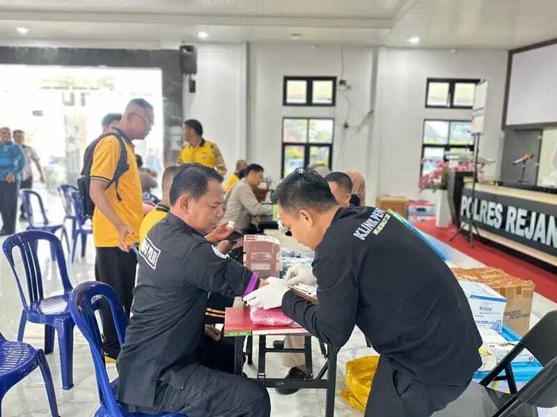 Dukung Kinerja Optimal, Biddokes Polda Bengkulu Periksa Kesehatan Personel Polres Rejang Lebong