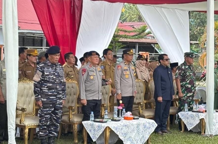 Dukung Program TMMD Ke-127, Batalyon A Pelopor Brimob Polda Bengkulu Ikut Upacara di SMAN 03 Curup UtaraDukung Program TMMD Ke-127, Batalyon A Pelopor Brimob Polda Bengkulu Ikut Upacara di SMAN 03 Curup Utara